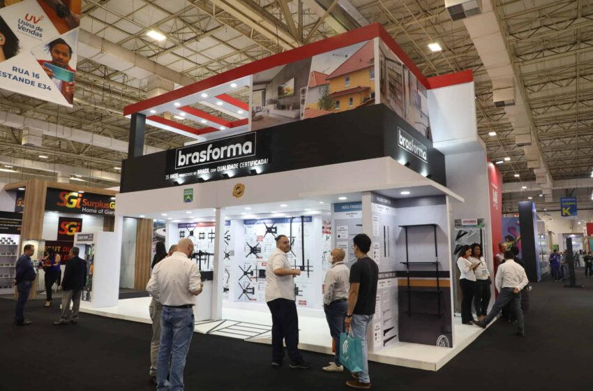 Brasforma apresentou prateleira suspensa com design industrial