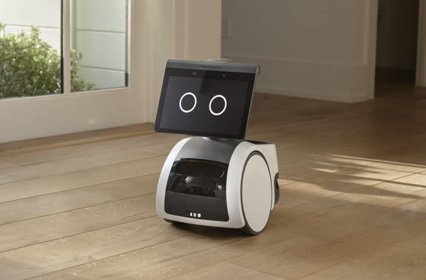Amazon apresenta Astro, robô que se parece com um pet