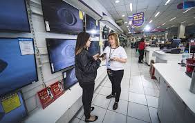 Estudo mostra que 59% dos consumidores da América Latina querem voltar a comprar em lojas físicas